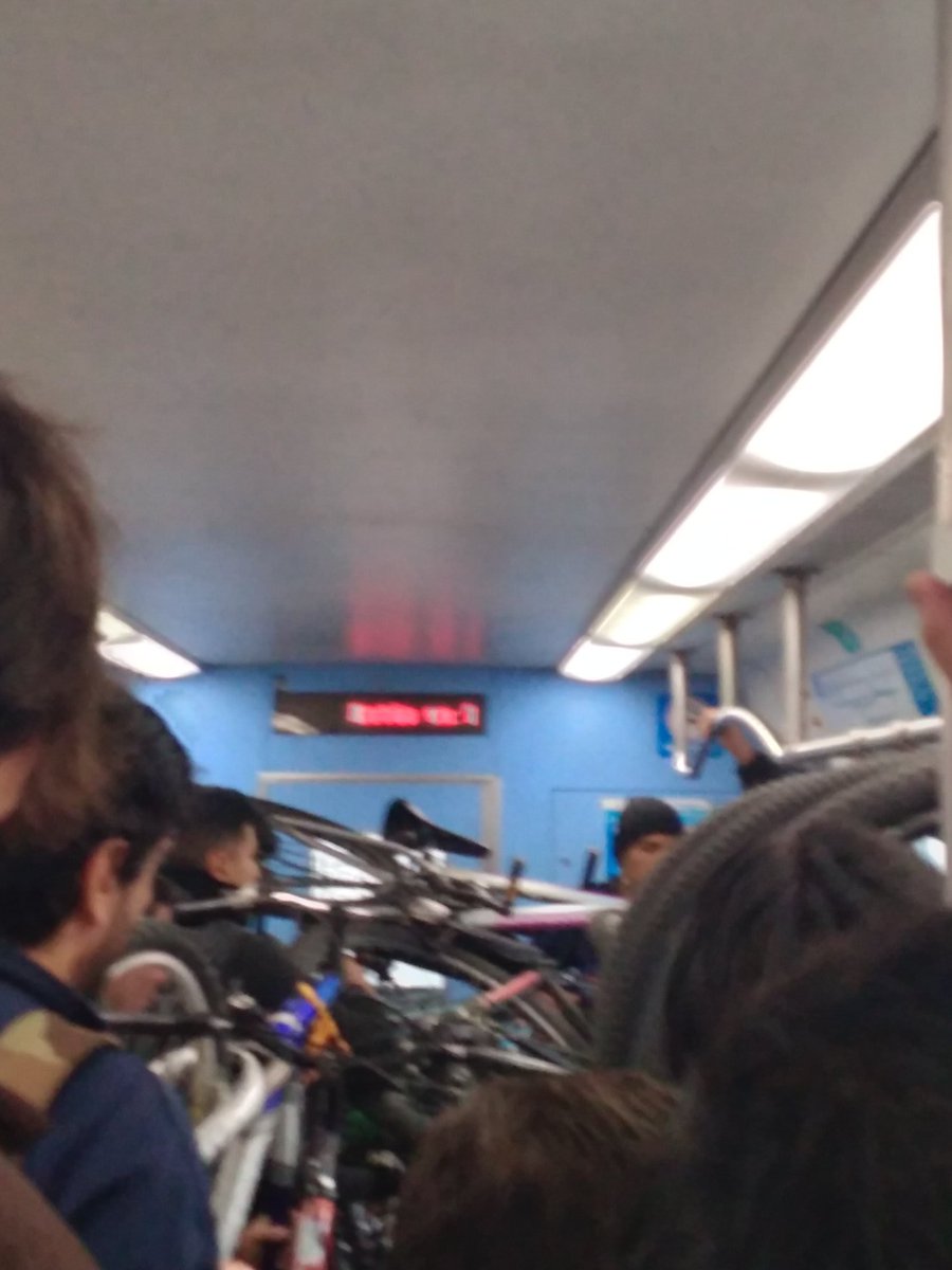 así viajan las bicis en el tren que va a la plata