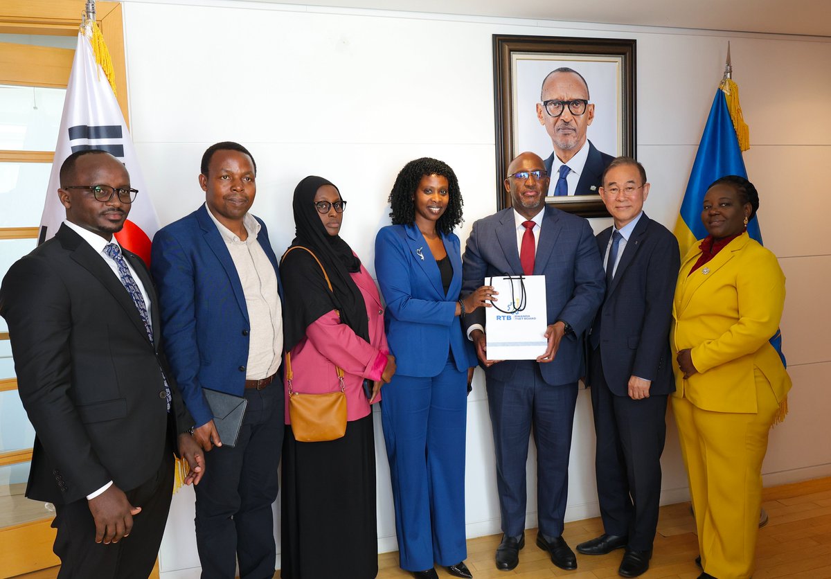 RwandainKorea's tweet photo. The Embassy of Rwanda in the Republic of Korea was pleased to receive Agaba Bisengo, Deputy Director General of the Rwanda TVET Board @RTB_Rwanda ,  and her team for a productive visit and an insightful briefing on RTB’s Strategic Plan, as well as its expanding partnerships with Korean institutions.

As Rwanda advances towards Vision 2050, the development of skilled human capital remains a central pillar of national transformation. The National Strategy for Transformation 2 underscores the importance of scaling up market relevant TVET and higher education to meet the evolving needs of a modern, knowledge based economy.

This engagement reflects Rwanda’s strong commitment to deepening international cooperation and accelerating skills development to drive sustainable growth and shared prosperity.
______
주한 르완다 대사관은 르완다 TVET(직업기술교육훈련)청의 아가바 비셍고(Agaba Bisengo) 부청장과 대표단을 맞이하여 뜻깊은 시간을 가졌습니다.

RTB의 전략적 계획과 한국 기관들과의 협력 확대에 대해 심도 있는 브리핑을 통해 의미 있는 논의를 진행했습니다.

르완다가 '비전 2050(Vision 2050)'을 향해 나아감에 있어, 숙련된 인적 자원 개발은 국가 발전의 핵심 축입니다. 르완다의 '국가 전략적 변혁 2단계(NST 2)' 또한 현대의 지식 기반 경제에 부응하기 위해 산업 수요에 부합하는 직업기술교육훈련TVET과 고등교육의 확대를 강조하고 있습니다.

이번 교류는 지속 가능한 성장과 공동 번영을 견인하기 위한 기술 역량 개발을 가속화하고, 국제 협력을 더욱 강화하려는 르완다의 확고한 의지를 보여줍니다.

#르완다 #partnership #rwandainkorea