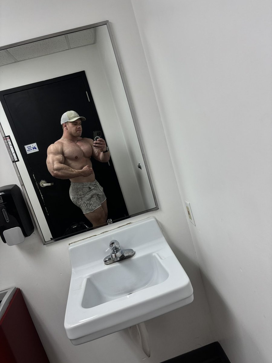 damion_ginac's tweet image. Start my week off the right way by emptying your wallets into my pockets😈

Throne: throne.com/ginac04

Cashapp:$dginac

Venmo:Damion-Ginac 

PayPal:Ginac04

#fitness #gym #workout #motivation #bodybuilding #bulk #alpha #bodybuilder #fit #muscle #gains #physique #explore