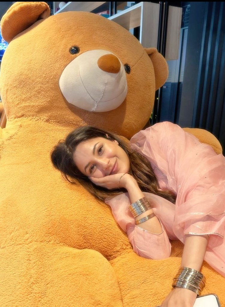 onlyforshehnaaz's tweet image. This is sooo soo cute🧸🪄🩷

@ishehnaaz_gill 
#shehnaazgill