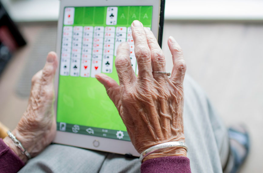 Las mujeres con Parkinson acceden menos y más tarde a terapias avanzadas hechosdehoy.com/las-mujeres-co…