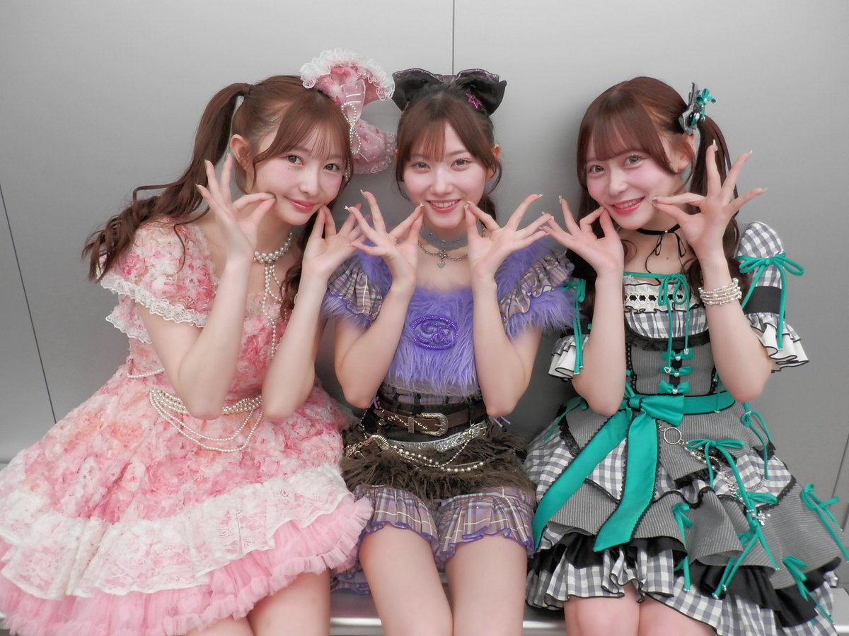 natsumi_ly0212's tweet photo. ピクジョオン特ありがとうございました❕

らにゃちゃん、萌花ちゃんと一緒で！
大好きなおふたりと楽しくお話しながらオン特ができて嬉しかったです🐱🍓

私はらにゃちゃんのミントグリーンお衣装を
お借りしました~！💚どうかなあ💭

届くの待っててね💌 https://t.co/pq4dlFsPk0