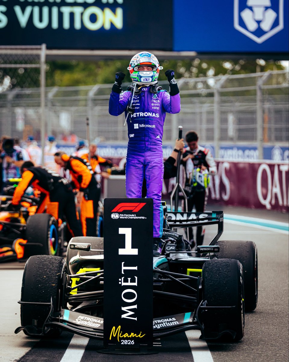 ASERDeportivos's tweet photo. #SERDeportivosAsturias |  En directo:

🏁 Regresó la F1 tras un mes de parón

📞 Nos lo cuenta todo @carbaplayu 

💻 https://t.co/itHLxLXgFJ
📲 App @La_SER
📻 100.9 FM https://t.co/ugIt3lKJTV