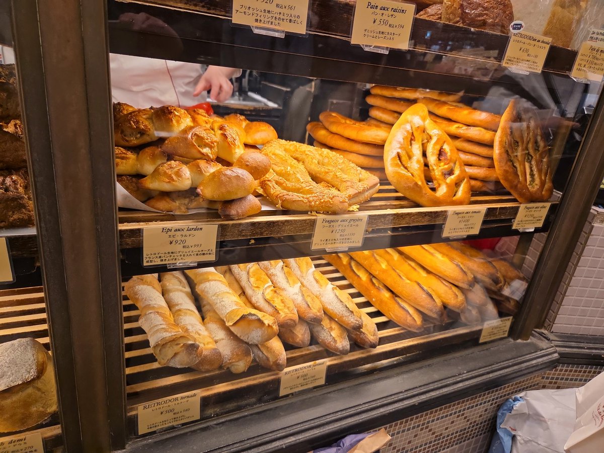 yasuhikohatta's tweet photo. 東京駅前のVIRONへ。
GW後半は、美味しいバゲットを味わいながら過ごしたい🥖

ブラッスリー・ヴィロン 丸の内店
東京都千代田区丸の内2丁目7ｰ3
東京ビルTOKIA 1F
03ｰ5220ｰ7288
#VIRON
#バゲット https://t.co/kDkxgEPvG5