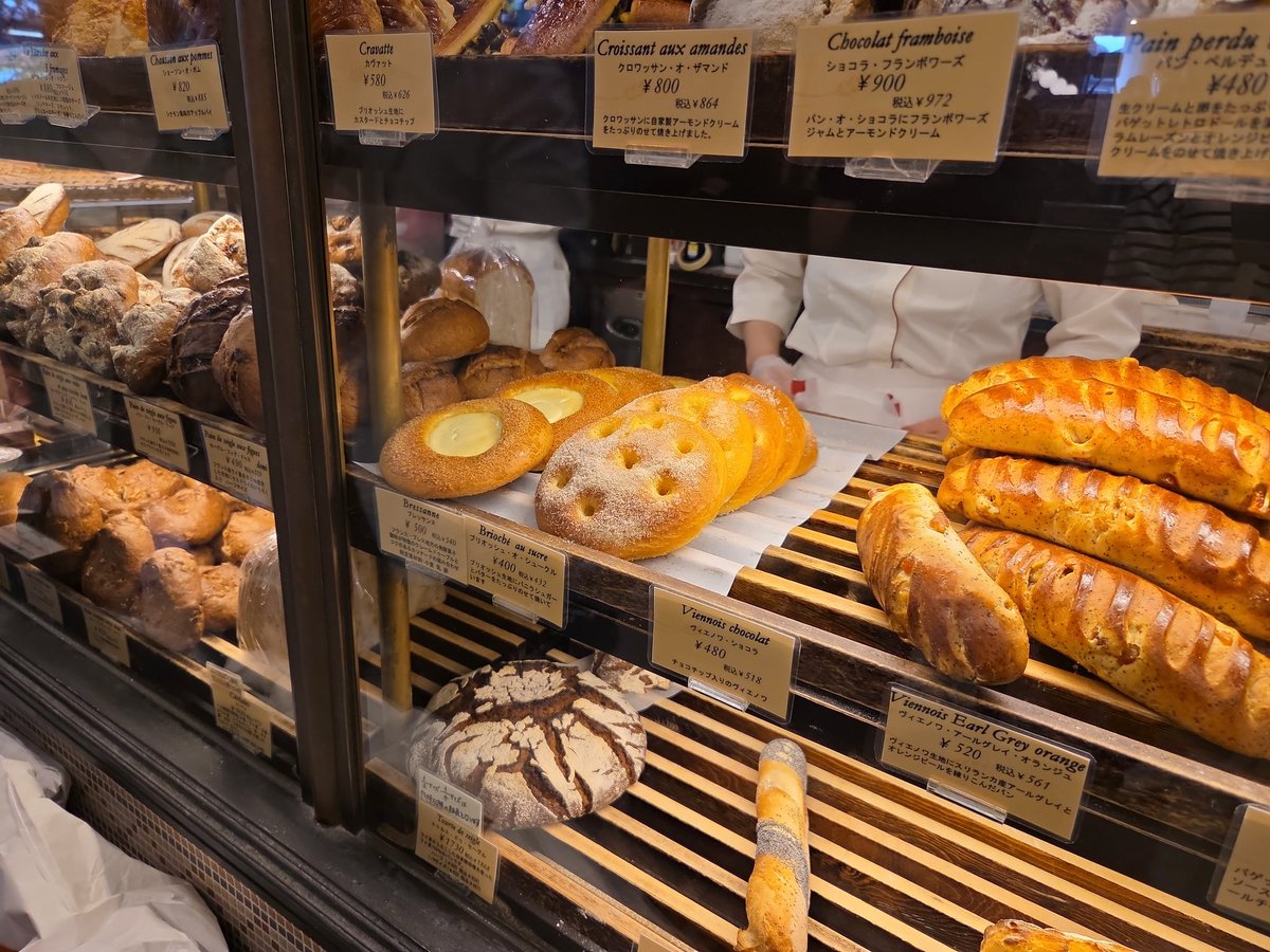 yasuhikohatta's tweet photo. 東京駅前のVIRONへ。
GW後半は、美味しいバゲットを味わいながら過ごしたい🥖

ブラッスリー・ヴィロン 丸の内店
東京都千代田区丸の内2丁目7ｰ3
東京ビルTOKIA 1F
03ｰ5220ｰ7288
#VIRON
#バゲット https://t.co/kDkxgEPvG5
