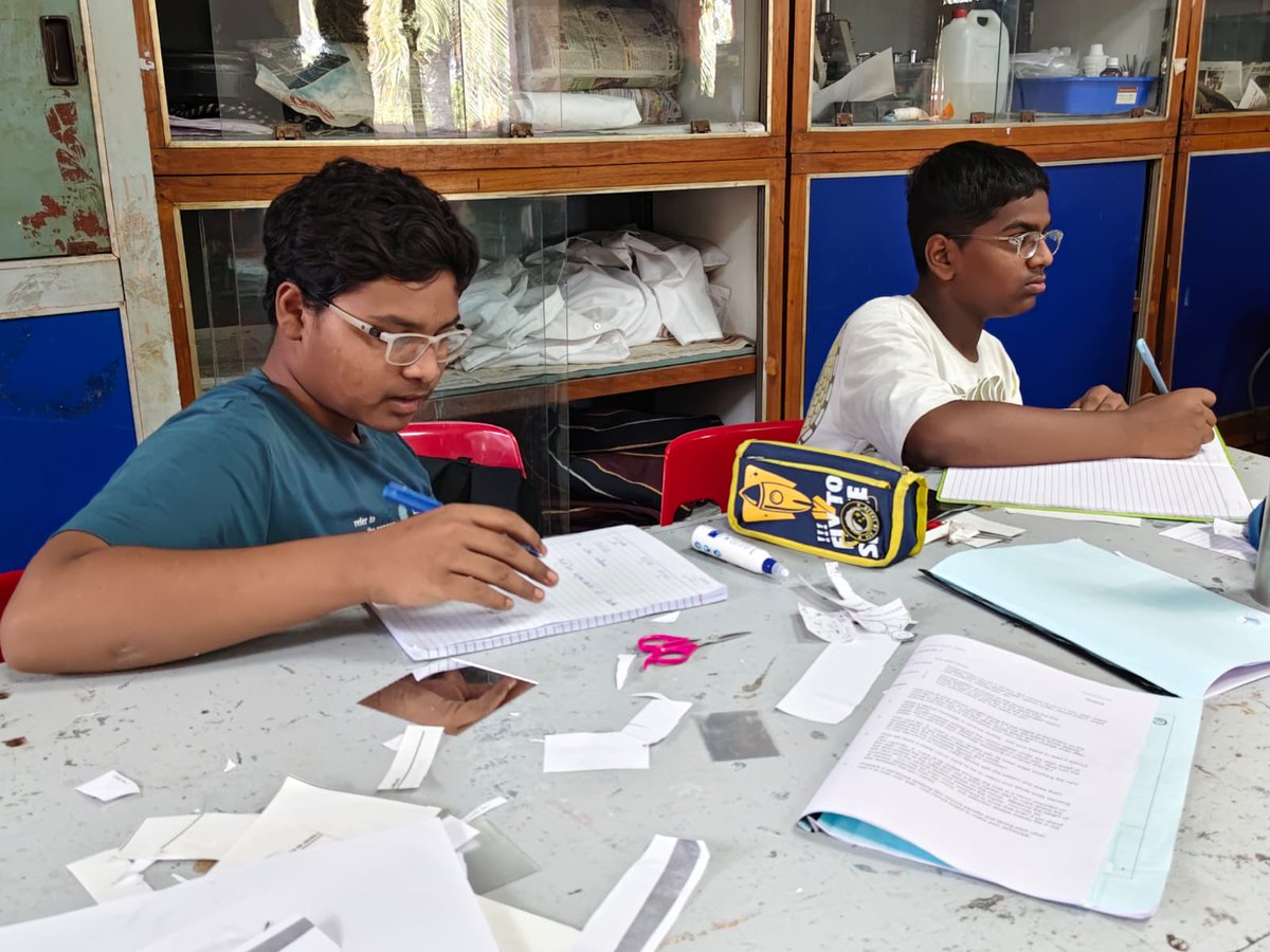 RamanCentre's tweet photo. 🎨 Creative Science Workshop (Batch 2 – Day 1)! Creativity meets hands-on experiments 🔬🌈
At @RamanCentre, a unit of @ncsmgoi @MinOfCultureGoI 

#CreativeScience #STEM #RamanScienceCentre https://t.co/eFfXSxyTGM