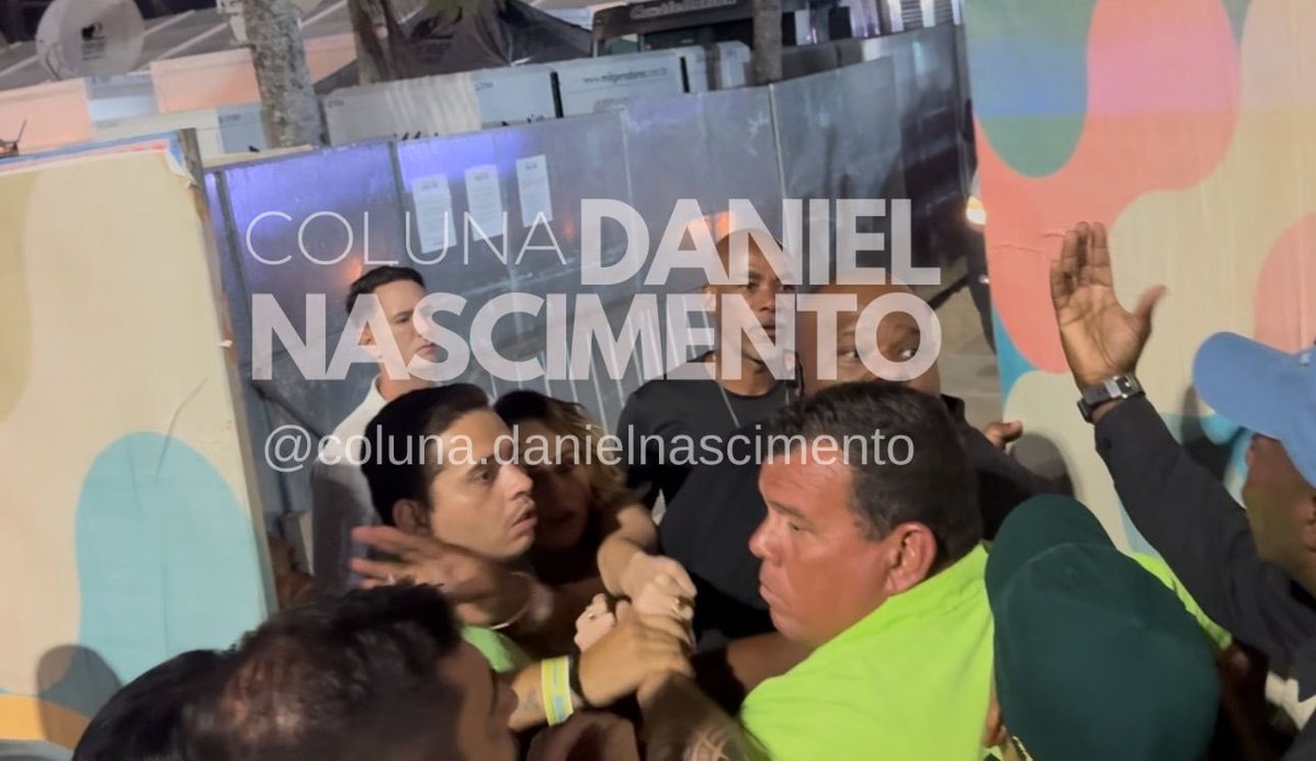 DougRealitys's tweet photo. Informação: As fotos da confusão da Ana Paula Renaut no show Shakira pedindo pessoal sem a pulseira do show #bbb26 https://t.co/jGR90wJKs4