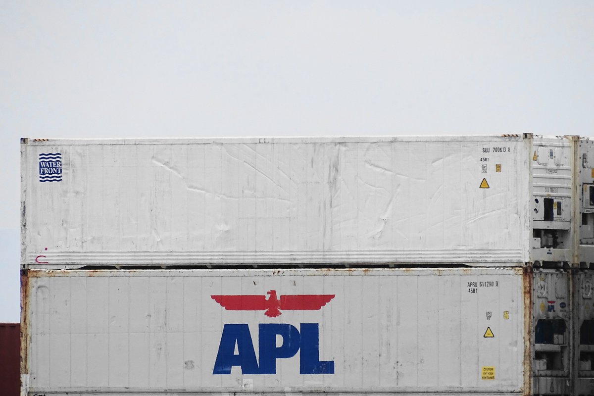 MarineTainer's tweet photo. 以前撮り逃したWATERFRONTのリーファーを初確保！
SILU 700613 8　45R1
所有者名：WATERFRONT CONTAINER LEASING CO INC.
リース先：CMA-CGM
2026.5.3 ��牧埠頭 https://t.co/AqNKxTgISc