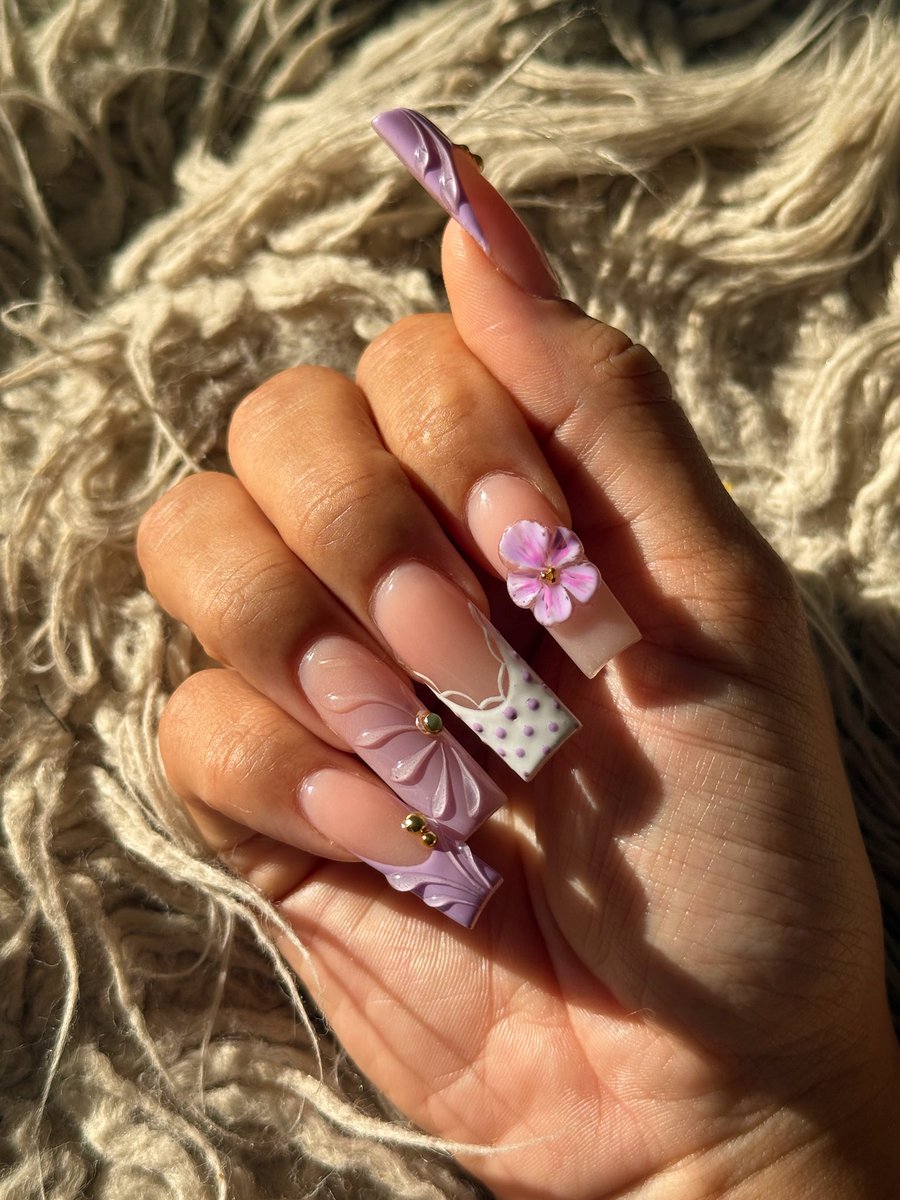 goddesslsc's tweet photo. my feet aren’t the only things I keep pretty 🙋🏽‍♀️ https://t.co/CEtgJjgRCQ
