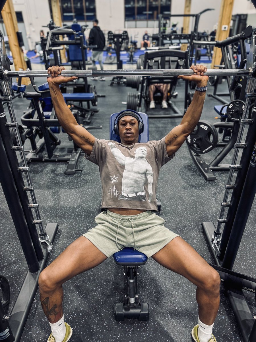 shreddedbystan's tweet image. hustle. loyalty. respect. (day 124/365) 💪🏾
#ShreddedByStan #ChestDay #workout #gym #fitness @Nike @nikestore @wwe