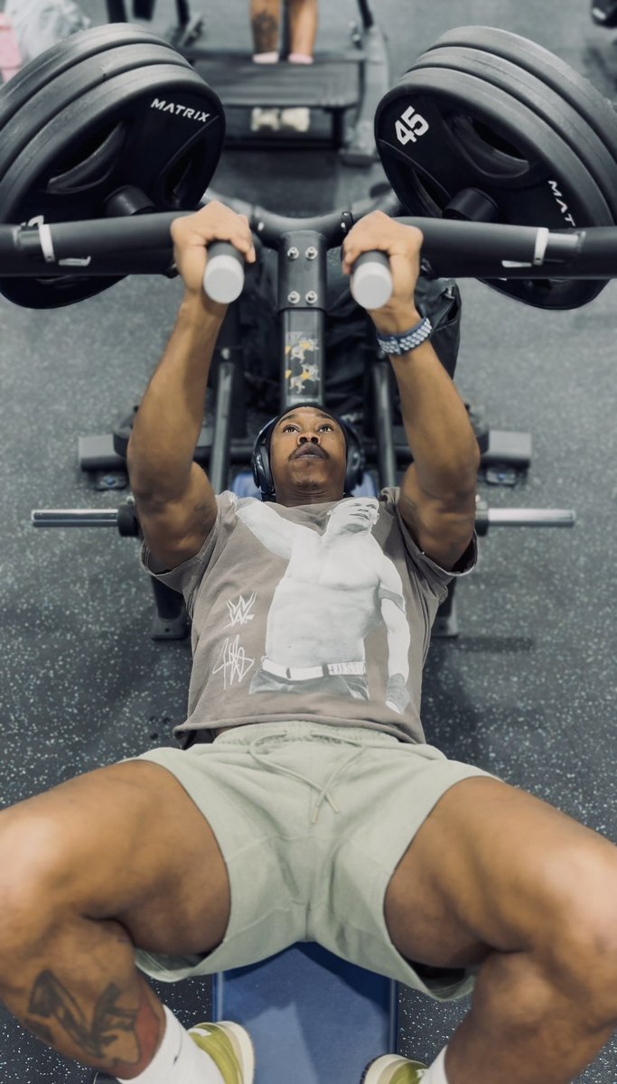 shreddedbystan's tweet image. hustle. loyalty. respect. (day 124/365) 💪🏾
#ShreddedByStan #ChestDay #workout #gym #fitness @Nike @nikestore @wwe