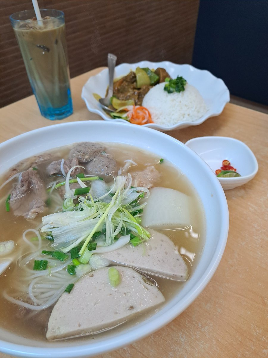 adaw141's tweet photo. Phong Cách Việt Vietnamese House 🥢
鴨脷洲好食越南菜 ： #越大哥越式小廚 🍜 
#YellowEconomicCircle 
#黃色經濟圈 https://t.co/2ovzHSYHRi