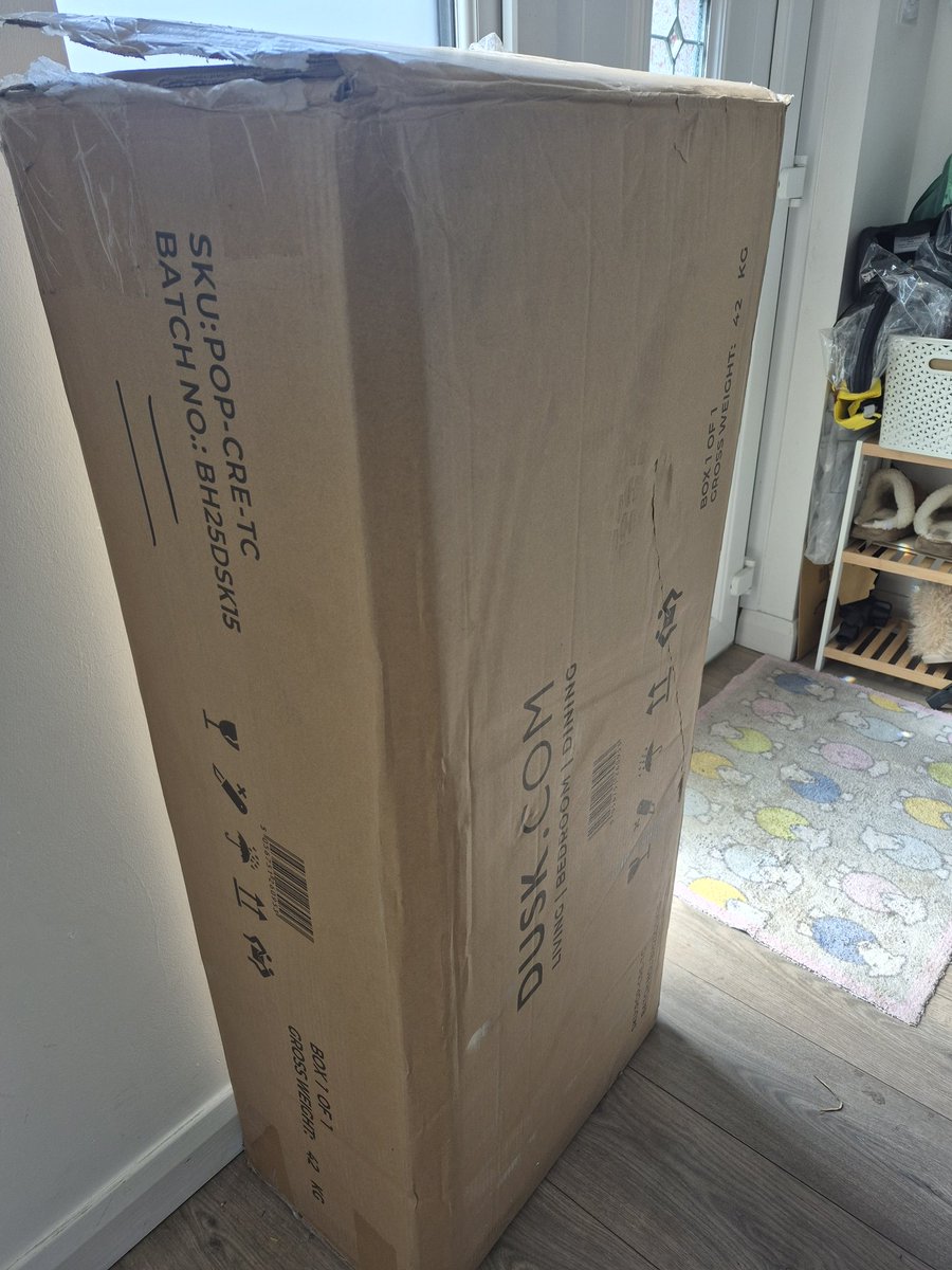 Fostercop's tweet photo. https://t.co/uURZ7vVpvm    crazy decision.. ordered a set of drawers for daughters room a month ago, came short of  2 drawer handles..company refused to just post 2 handles so sent another set of drawers by courier to remove 2 handles then rearrange a return...absolute mental https://t.co/RdSWwxdpG0