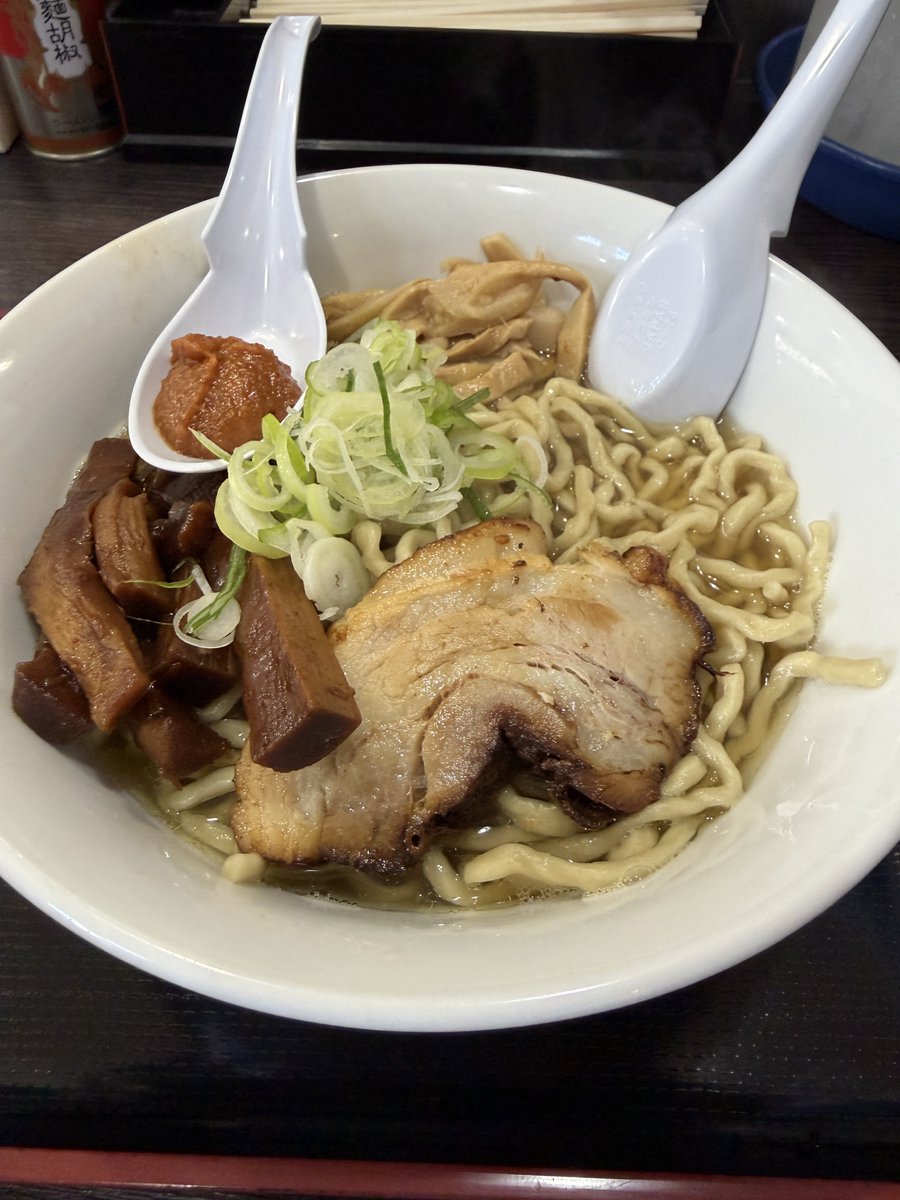 pg_naka's tweet photo. 自家製太麺渡辺
仙台市泉区市名坂新道

らー麺＋限定メンマ＋辛味噌

友達と渡辺さんへ。
今日も最高に美味しいラーメンでした。
完飲完食ご馳走さまでした。

15周年おめでとうございました。あとから気づきました。まだまだ渡辺愛が足りないので、この先末永く通いたいです🍜 https://t.co/Tcv7620FOU