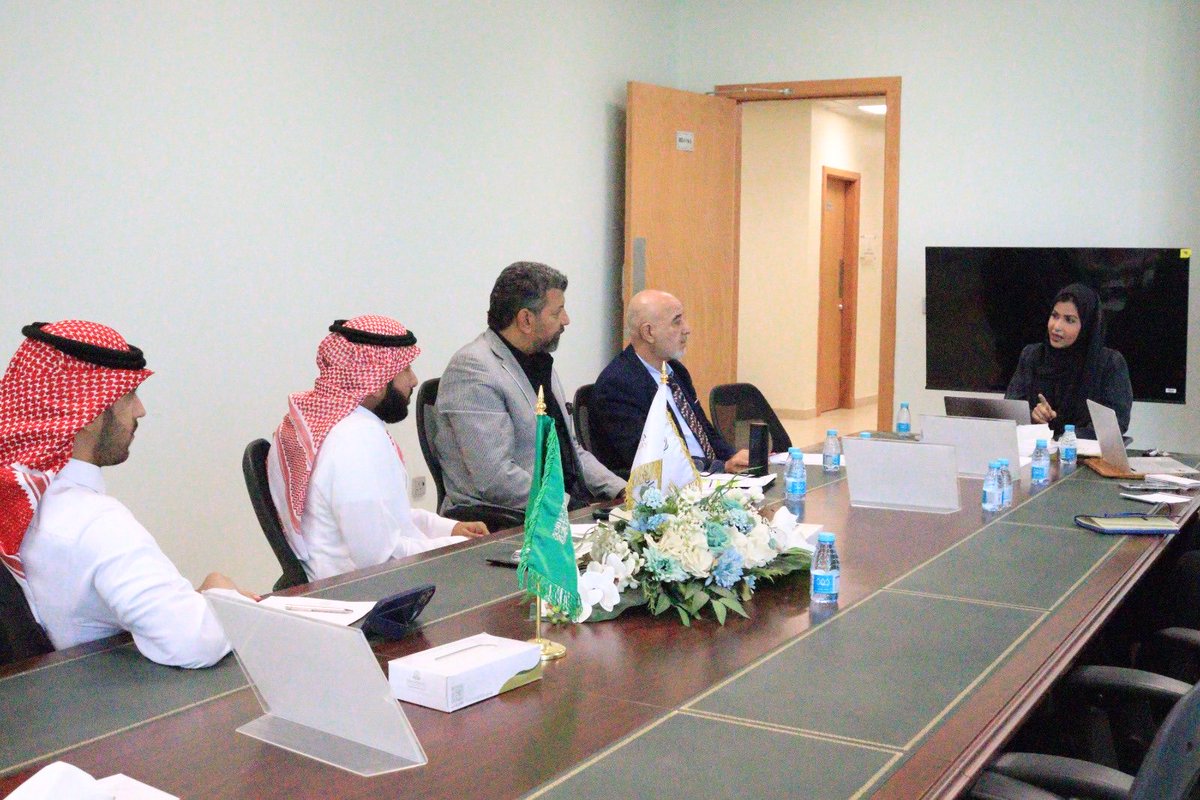 gaescmu's tweet photo. عقد مركز شؤون الخريجين ودعم التوظيف اجتماعًا برئاسة د. أسماء الزهراني ونائبها د. اللولو العامر، لمناقشة الخطة التشغيلية للعام الجامعي ١٤٤٨هـ، ومدى مواءمتها مع الخطة الاستراتيجية للجامعة، بما يعزز كفاءة التنفيذ ويرتقي بجودة المبادرات ويحقق التكامل مع مستهدفات الجامعة https://t.co/50U5hXMrE9