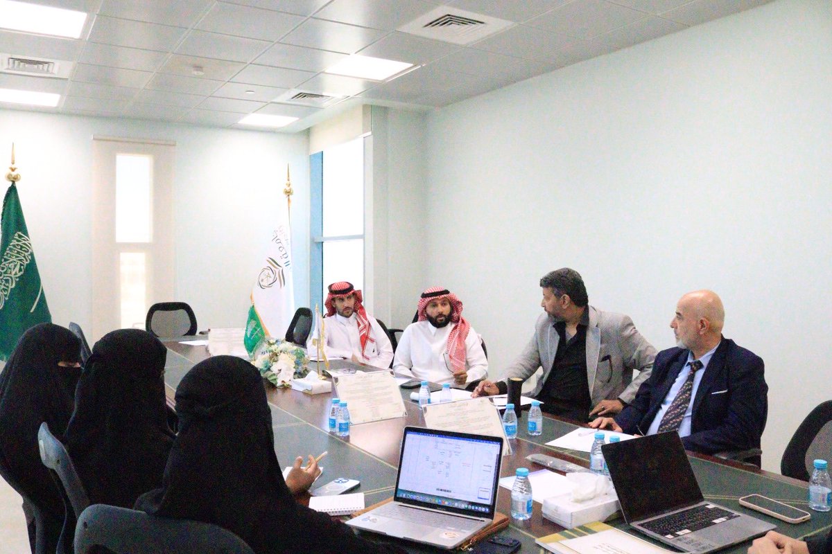 gaescmu's tweet photo. عقد مركز شؤون الخريجين ودعم التوظيف اجتماعًا برئاسة د. أسماء الزهراني ونائبها د. اللولو العامر، لمناقشة الخطة التشغيلية للعام الجامعي ١٤٤٨هـ، ومدى مواءمتها مع الخطة الاستراتيجية للجامعة، بما يعزز كفاءة التنفيذ ويرتقي بجودة المبادرات ويحقق التكامل مع مستهدفات الجامعة https://t.co/50U5hXMrE9