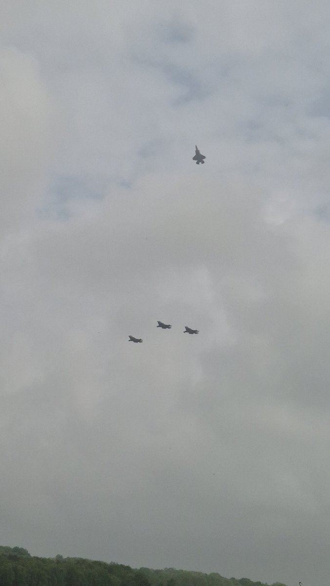 A3_Melle's tweet photo. Today in NL we remember the fallen, tomorrow we celebrate our freedom! #F35 #flyby #missingmanformation #Airforce #Soesterberg #RNAF https://t.co/KzdW1pIl6R