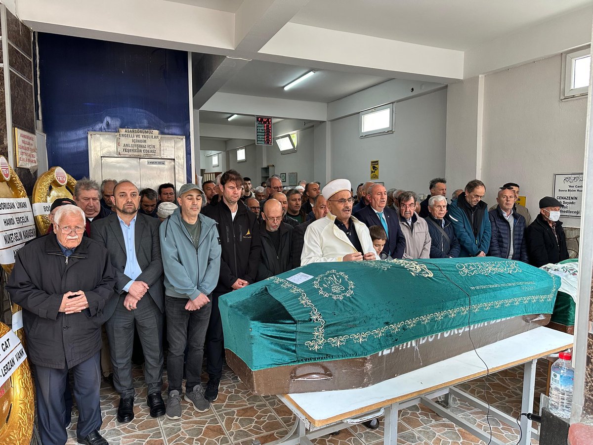 Bahçelievler mahallemizde Rahmet-i Rahman’a kavuşan merhume Enise Edizer ve merhum Tufan Işıldak’ı  Helal Para Camii’nden ebediyete uğurladık.
Her ikisine Allah’tan rahmet; ailelerine sabır ve başsağlığı diliyorum. 

Mekanları cennet olsun.