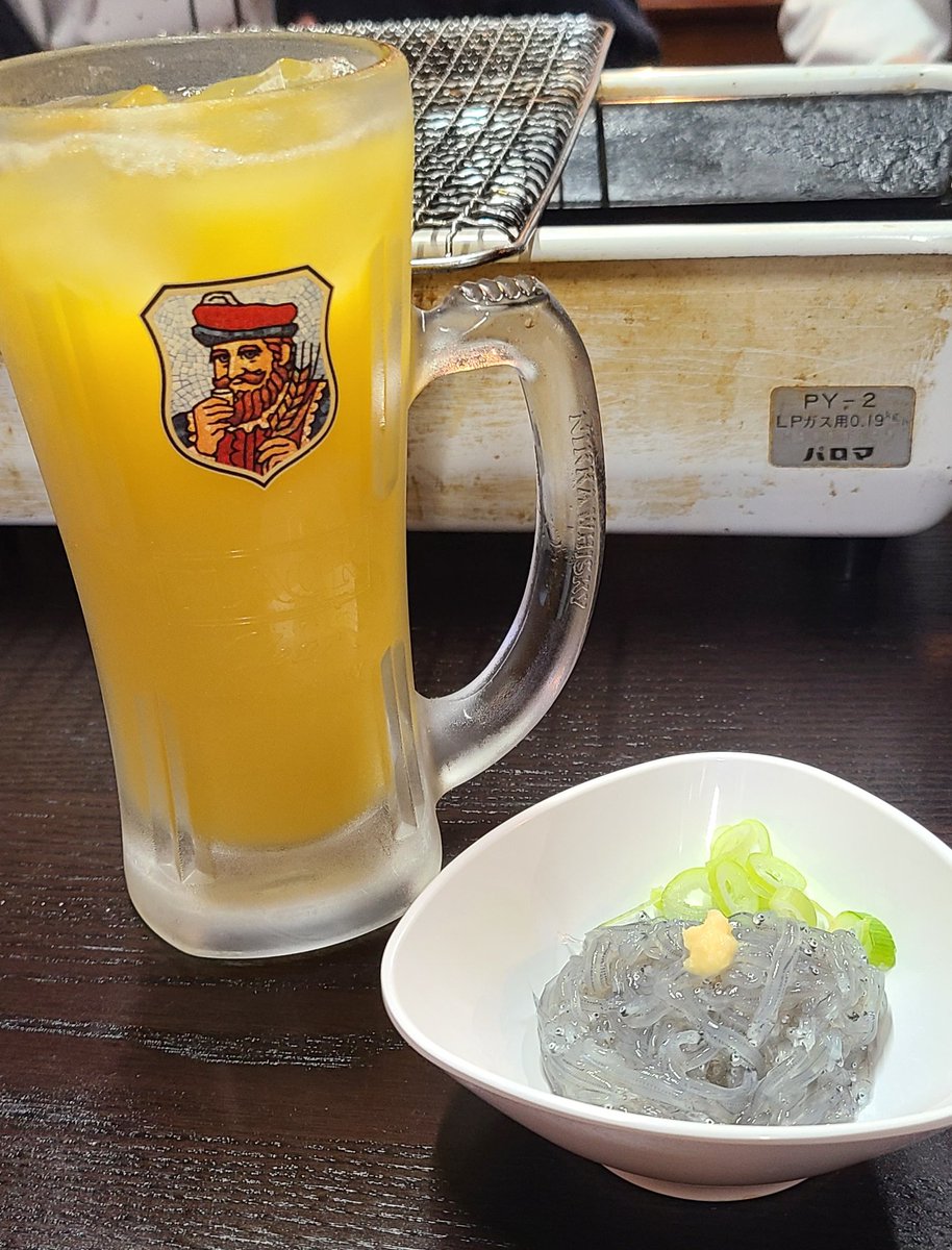 dal0126_aroha's tweet photo. 〜篠島編③〜
ジヌさんがロケ弁で食べた焼肉丼、しらす丼のお店「島鳥(とっとり)」！
ジヌさんのサイン😆😆✨
焼肉、しらす、エビフライどれも美味しかった〜
 #진진 #JINJIN #どーするごはん2
 #ASTRO #아스트로 https://t.co/b4o2zu66zM