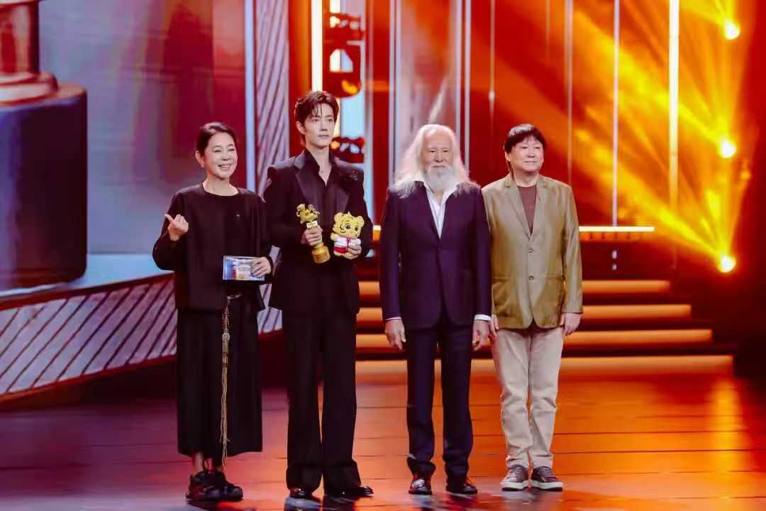touch_beijing's tweet image. Congrats! #Chinese #actor and #singer Xiao Zhan won the Most Popular Actor of the Year among university #students at the 33rd #BeijingStudentFilmFestival. #XiaoZhan #肖战 #film #art #culture