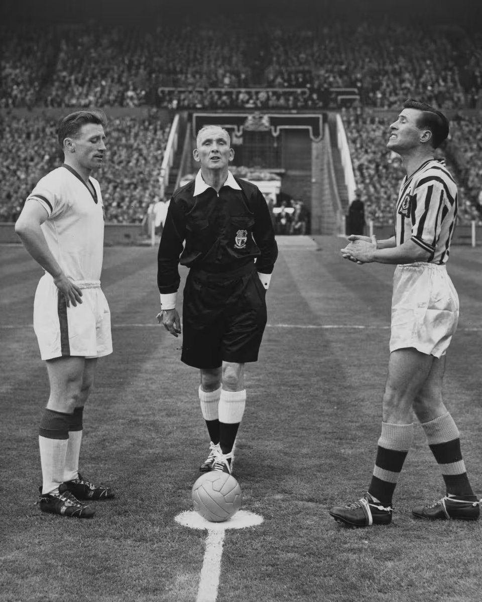 Unitedfans2023's tweet image. On this day in 1957 Champions Manchester United lost in the FA Cup final to Aston Villa. 
United had to wait until 1994 to win the Double for the first time.
#MUFC #FACup 🏆