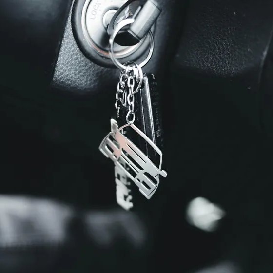 DEJÓ EL AUTO CON LAS LLAVES EN PUNTA DEL ESTE Y LO ENCONTRARON VENDIDO EN ROCHA

Un hombre dejó su auto sin trancar y con las llaves puestas en Punta del Este. Al día siguiente ya no estaba. La Policía lo encontró días después en Castillos, Rocha, en manos de una persona que dijo