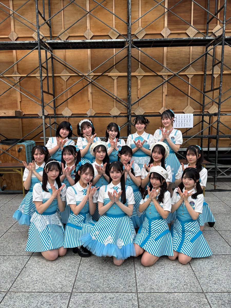 _ishida_chiho's tweet photo. #ひろしまフラワーフェスティバル 
10年前のFFで1期生はお披露目でした！
10年間、STUが変わらず大きなステージで出演できるのは皆様のお陰です！今年も夕日が綺麗だ✨
小さい頃からダンス習っとってステージとかパレードに出よったんやけど、多分今年が踊るのは最後かな？
毎年最高なGWをありがとう♡ https://t.co/RzBLy7rT6D