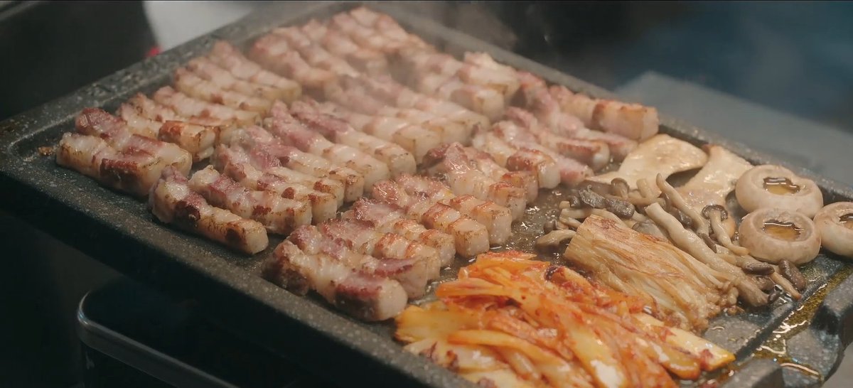 Yarjaochu's tweet photo. อ๋อย~~~~~อยากกินจังเลย~~~~~หิวง่ะ~~~~🤤🤤🤤
#perfectcrown  #perfectcrownEp7 #drama #mydramalist https://t.co/G1E8eglBfY