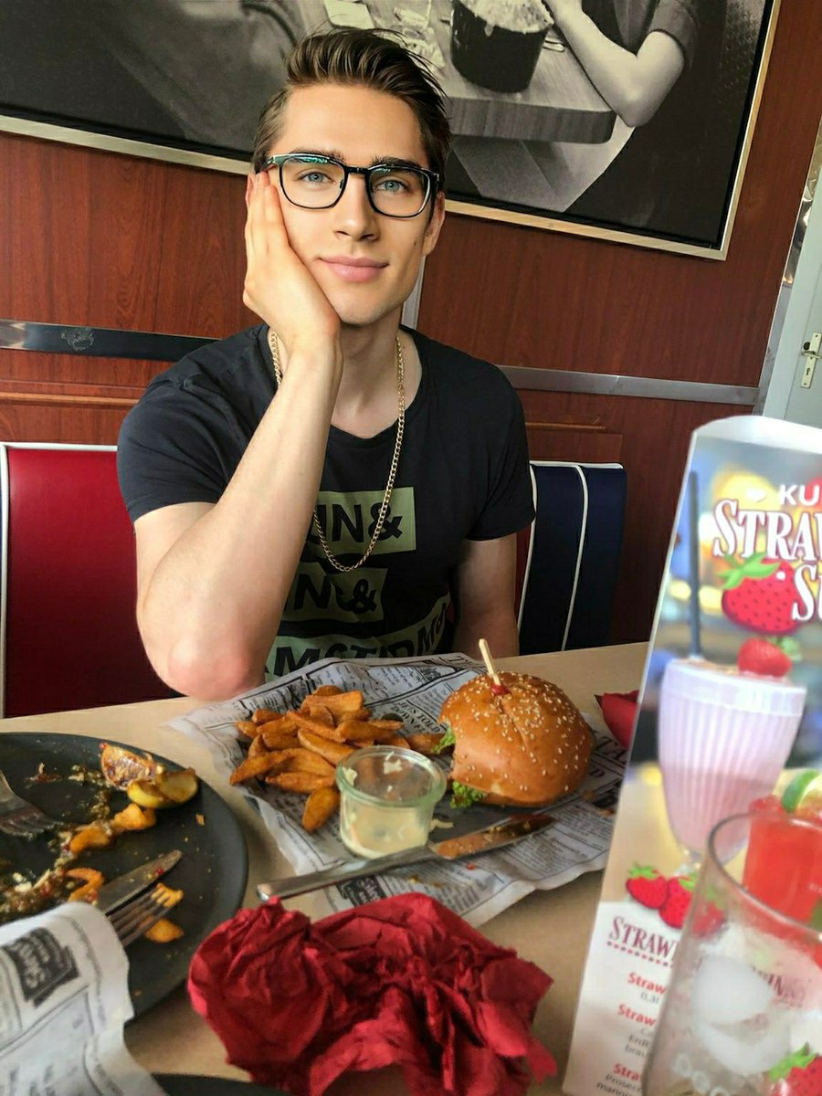 Jonas tweet media