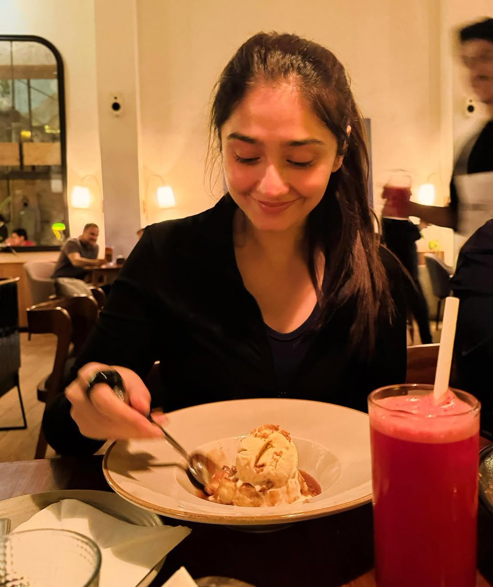 Dure’s gf tweet media