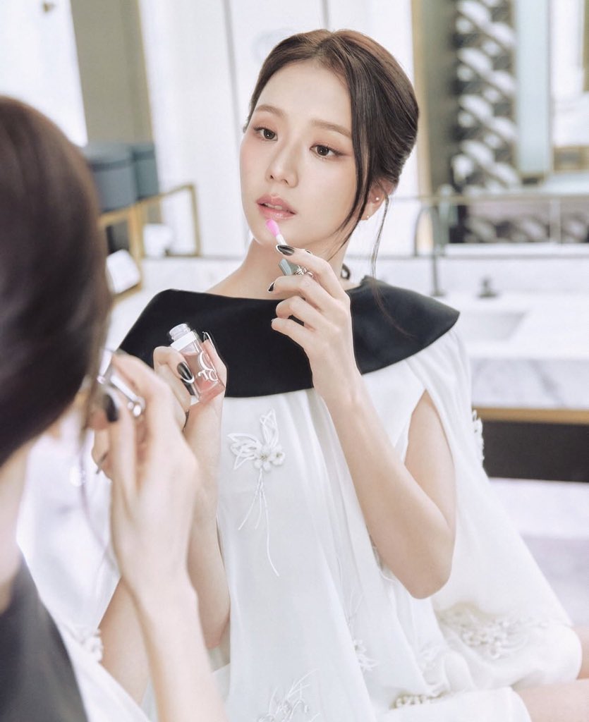 jisoo pics tweet media