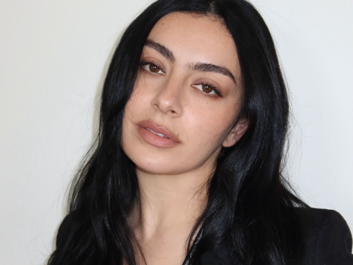sophia tweet media