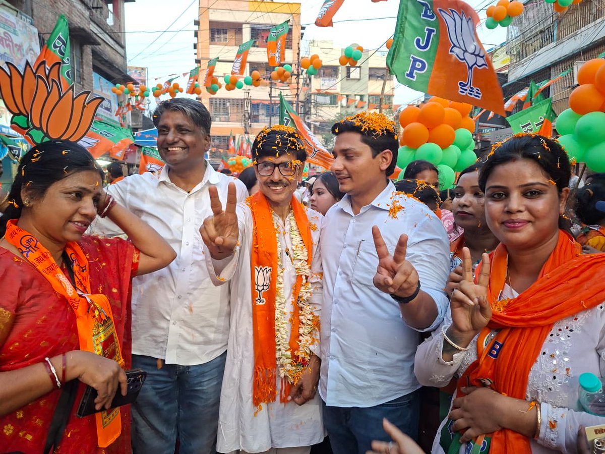 CaptYogesh320's tweet photo. खरदाह विधानसभा में भाजपा प्रत्याशी डॉ कल्याण चक्रवर्ती जी नें 27 हजार वोटों के बड़े अंतर से जीत हासिल की है।
जय मां काली - जय श्री राम https://t.co/1iVh3R6Qfx