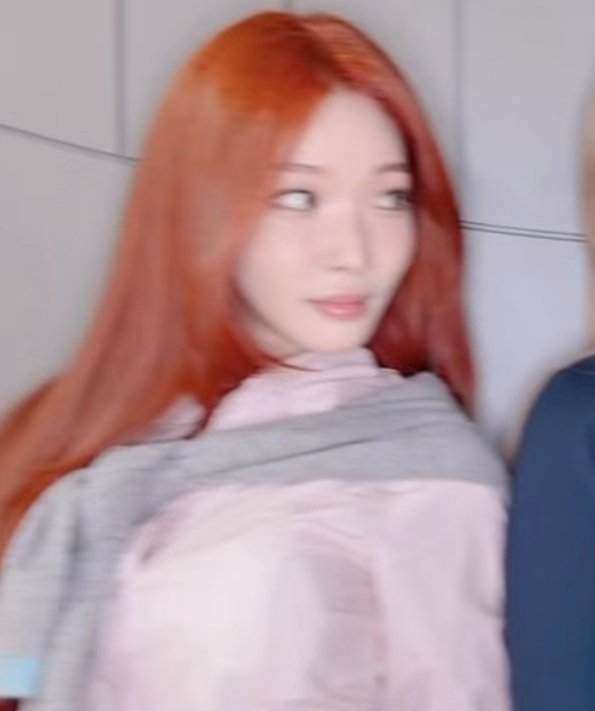 kchrated's tweet photo. ginger chungha wearing pink mhm this is for me https://t.co/tRM2XLe2JZ