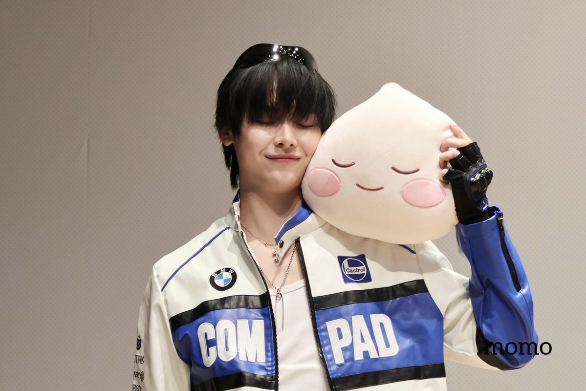모모 tweet media