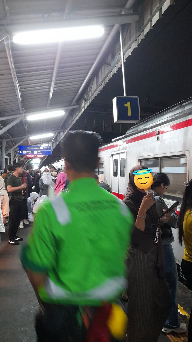 Penumpangnya keluar semua 😂😂😂