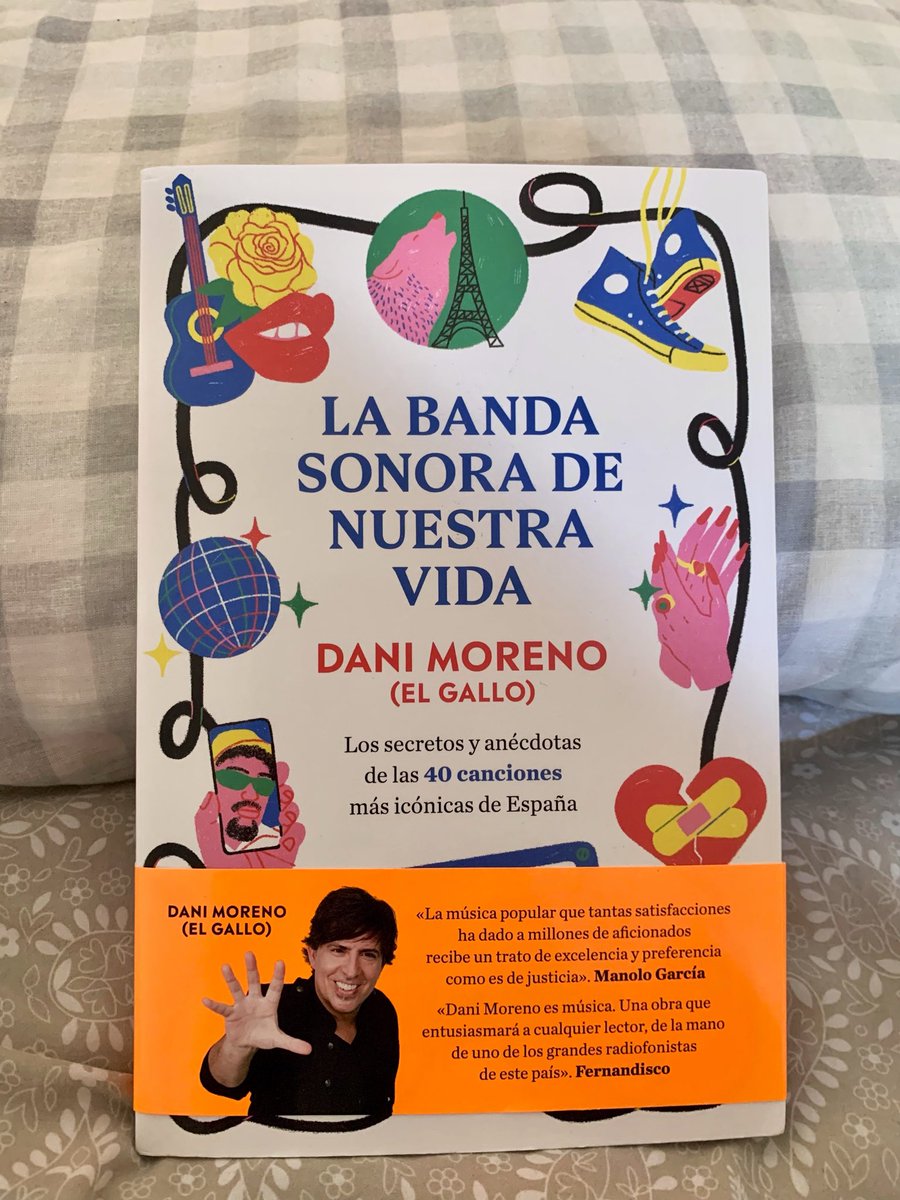 JesusZL1's tweet photo. Empezando de nuevo el que además de ser mi libro favorito también es mi amuleto de la suerte. Una manera muy amena de leer la historia de la música española. Me encanta. ¡Enhorabuena por este trabajazo @elgallodelos40! ❤️📖 https://t.co/yPPazQM8Ow