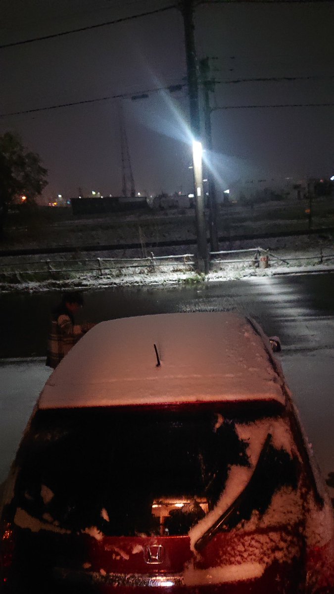 harutan0816's tweet photo. 雪ふってんだけどー！！！ https://t.co/zzSGh7FvBK
