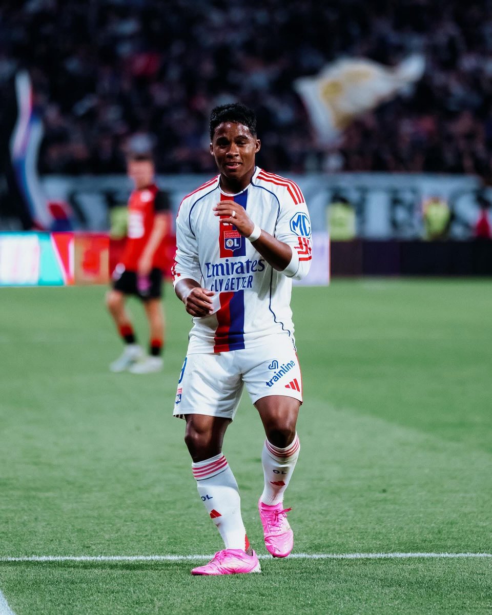 Endrick 🇧🇷 au sujet de l'ambiance hier du Groupama Stadium : 

"Je pense que j’ai marqué deux buts ici (au Groupama Stadium) et 𝗝𝗘 𝗩𝗢𝗨𝗟𝗔𝗜𝗦 𝗘𝗡 𝗠𝗔𝗥𝗤𝗨𝗘𝗥 𝗗𝗔𝗩𝗔𝗡𝗧𝗔𝗚𝗘 𝗖𝗔𝗥 𝗟'𝗔𝗧𝗠𝗢𝗦𝗣𝗛𝗘𝗥𝗘 𝗘𝗦𝗧 𝗜𝗡𝗖𝗥𝗢𝗬𝗔𝗕𝗟𝗘 dans ce stade quand je marque.