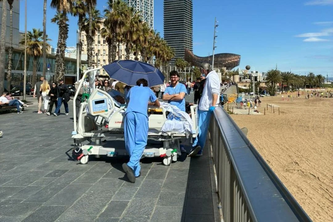 purewords0's tweet image. Hospitals in Spain do organize programs where bedridden or elderly patients are taken to the beach to improve wellbeing and reduce stress.
This is part of therapeutic and palliative care initiatives.
#Spain #Healthcare #Wellbeing