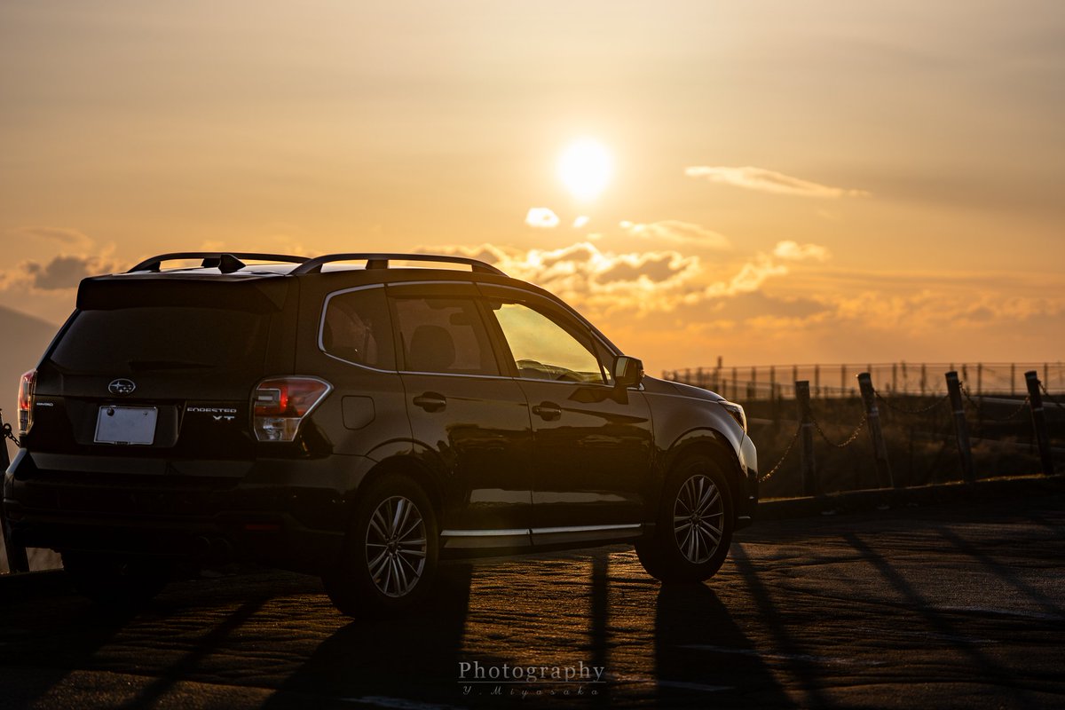 日の出と愛車

#forester 
#美ヶ原高原