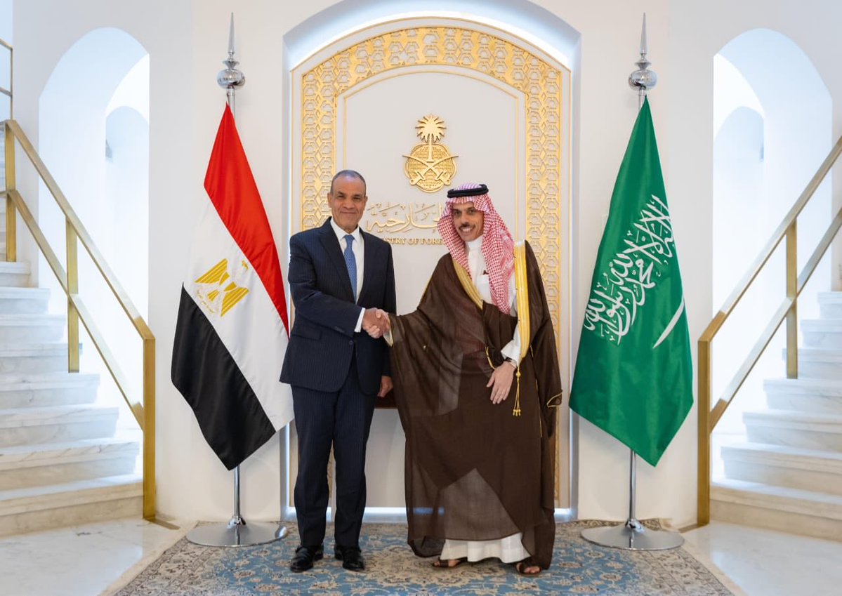 وزير الخارجية السعودي يتلقى اتصالًا من نظيره المصري لبحث المستجدات الإقليمية