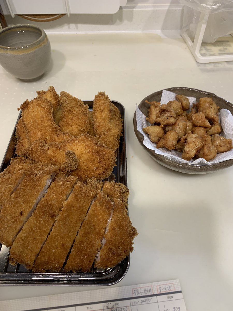 flyrodderdon's tweet photo. 晩の飯
明日外食やと思うんやけど…作りすぎた…揚げすぎたw https://t.co/HQvXUhEyk5
