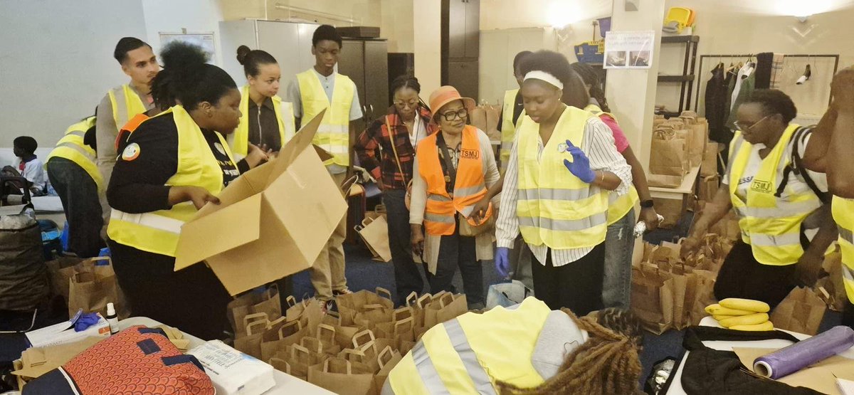 360Congo's tweet image. À Paris, la communauté évangélique congolaise a organisé une initiative humanitaire pour soutenir les sans-abri à l'occasion de la Fête du Travail, en distribuant de l'aide et en témoignant de sa solidarité envers les plus vulnérables. #France #Congo