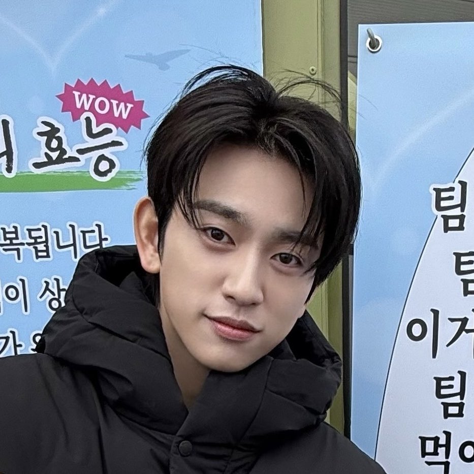 너무잘생겻어.................. 이런얼굴로뮤비찍으셧다고🥵🥵