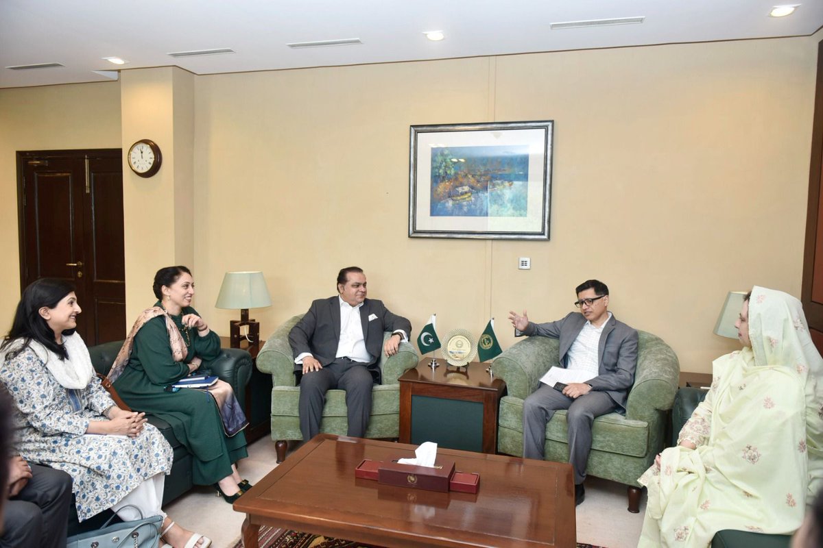 unwomen_pak's tweet photo. A step forward for gender equality in Pakistan 🇵🇰

UN Women &amp; @PIPS_GOV join forces to advance gender-responsive governance, strengthen women’s leadership, and promote inclusive, accountable parliamentary systems.

#ForAllWomenAndGirls #GenderEquality https://t.co/IKpy1ad5dy