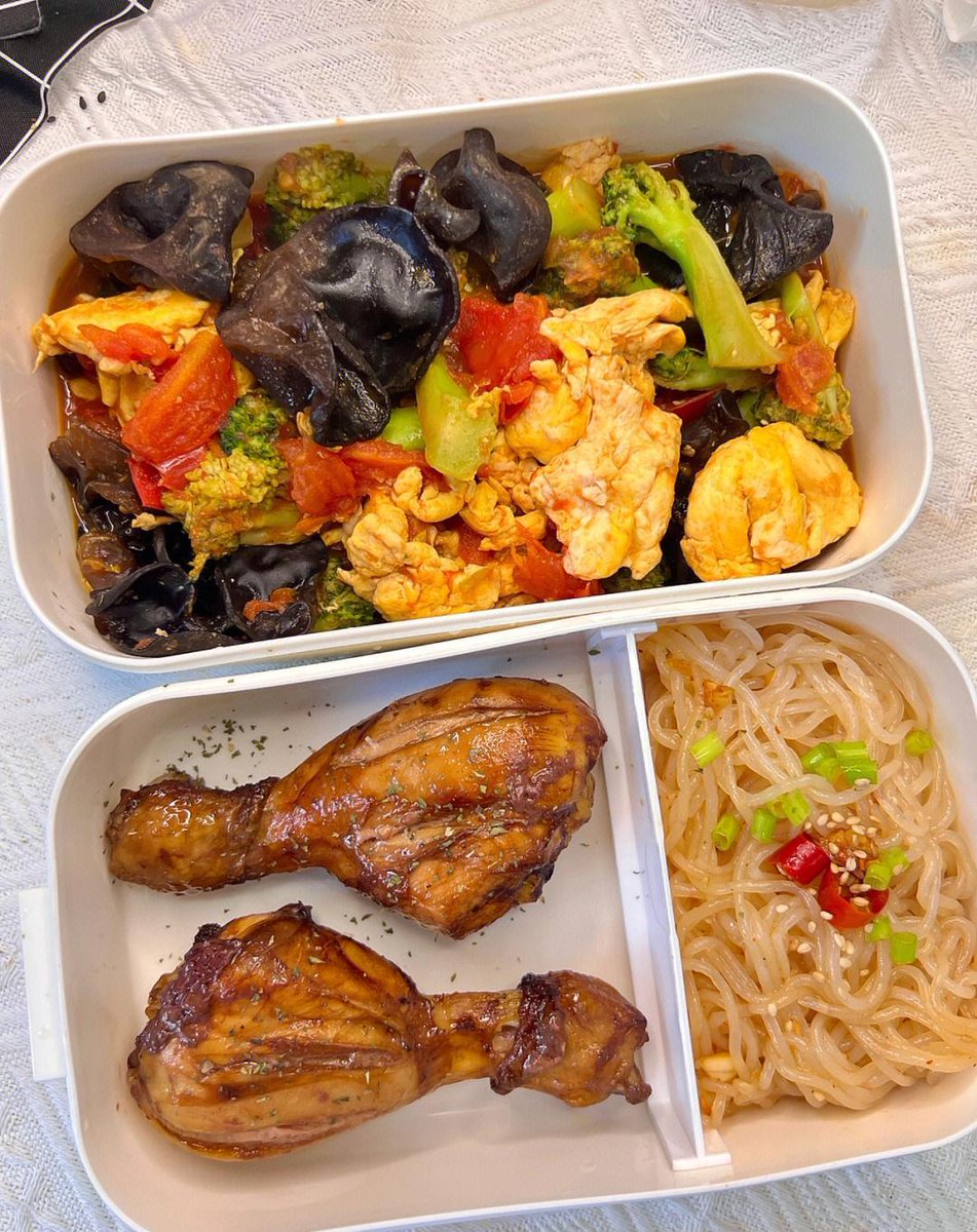 bahanpendidikan's tweet image. Swap junk for joy!  Grilled chicken + quinoa + roasted veggies = 300kcal, 25g protein, zero guilt. Fuel your day, crush your goals. #FatLossMeal #CleanEating