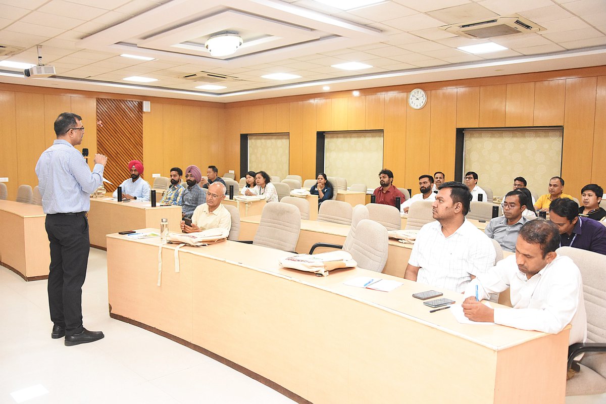 ManageHyd's tweet image. #MANAGE is organising a 5-day Training Program on #AgriculturalMarketing for #Extension #Professionals (4–8 May 2026) with 26 officers from 10 states.

The program was inaugurated by Shri. Sanjay Kumar Agarwal, IAS, Joint Secretary (Extension), DA&amp;amp;FW and Director General,MANAGE.