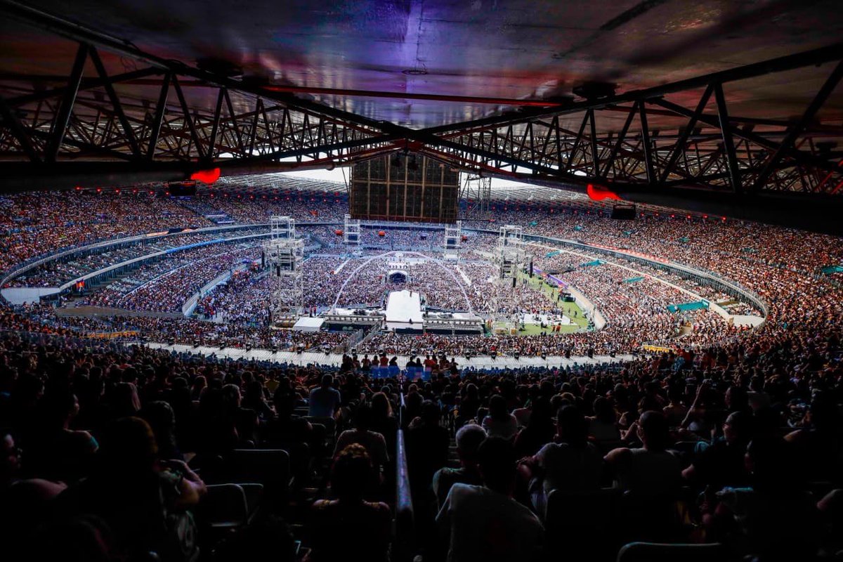 FreiGilsonCMES's tweet photo. Ontem show no estádio do Mineirão em Minas Gerais. Foi um dia incrível no Cristo é o Show. https://t.co/fEFsR4yUlb