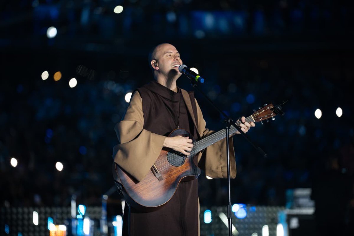 FreiGilsonCMES's tweet photo. Ontem show no estádio do Mineirão em Minas Gerais. Foi um dia incrível no Cristo é o Show. https://t.co/fEFsR4yUlb